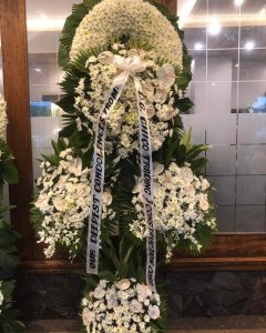 elegant White Standing Spray